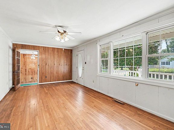 5th image of 1096 Holly Vista Dr