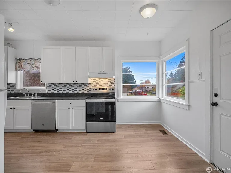 2431 Pine St #A — Photo 8