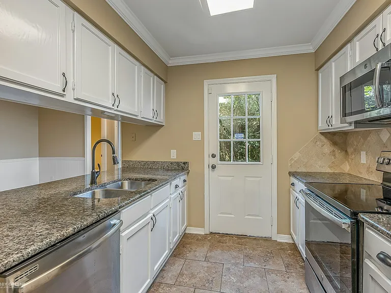 10101 Saratoga Dr — Photo 14