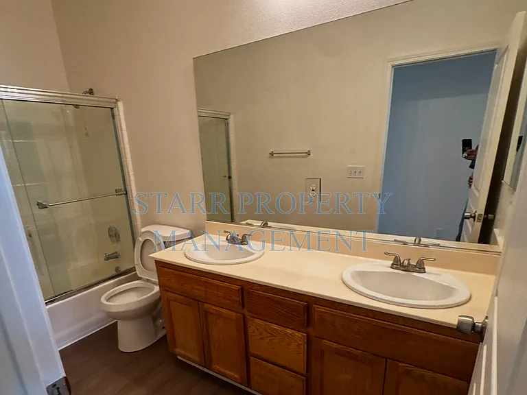 2046 Solothurn Way — Photo 20
