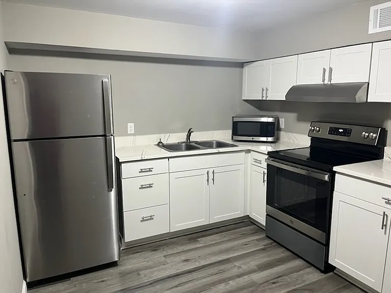 741 Boone St #C — Photo 9