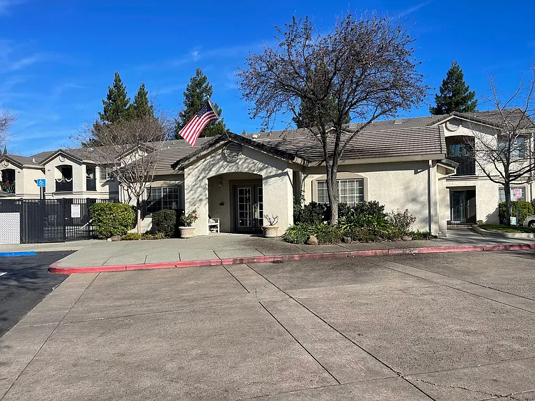 Whispering Oaks — Photo 11