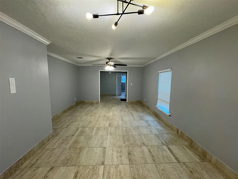 7910 Sands Point Dr — Photo 6