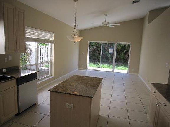 4th image of 7574 Colony Palm Dr