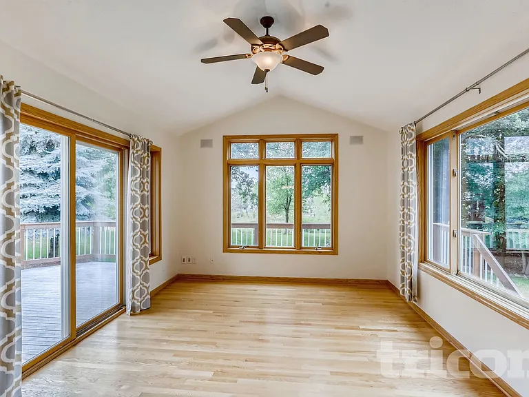 1259 Irvine Dr — Photo 17