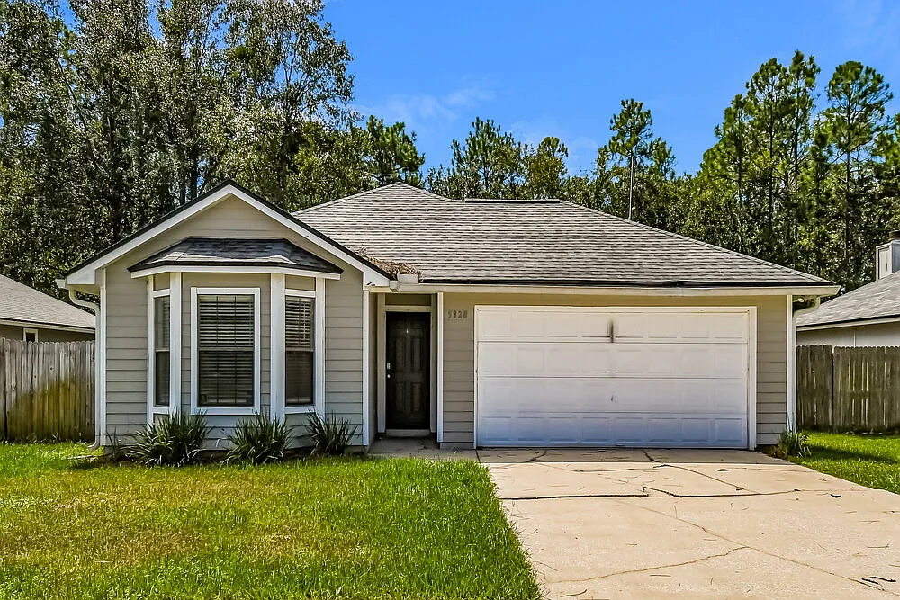 3 bed, 2.0 bath, 1314 sqft, $2,570 — Photo 1