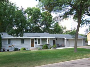 4008 82nd St W, Bloomington, MN 55437