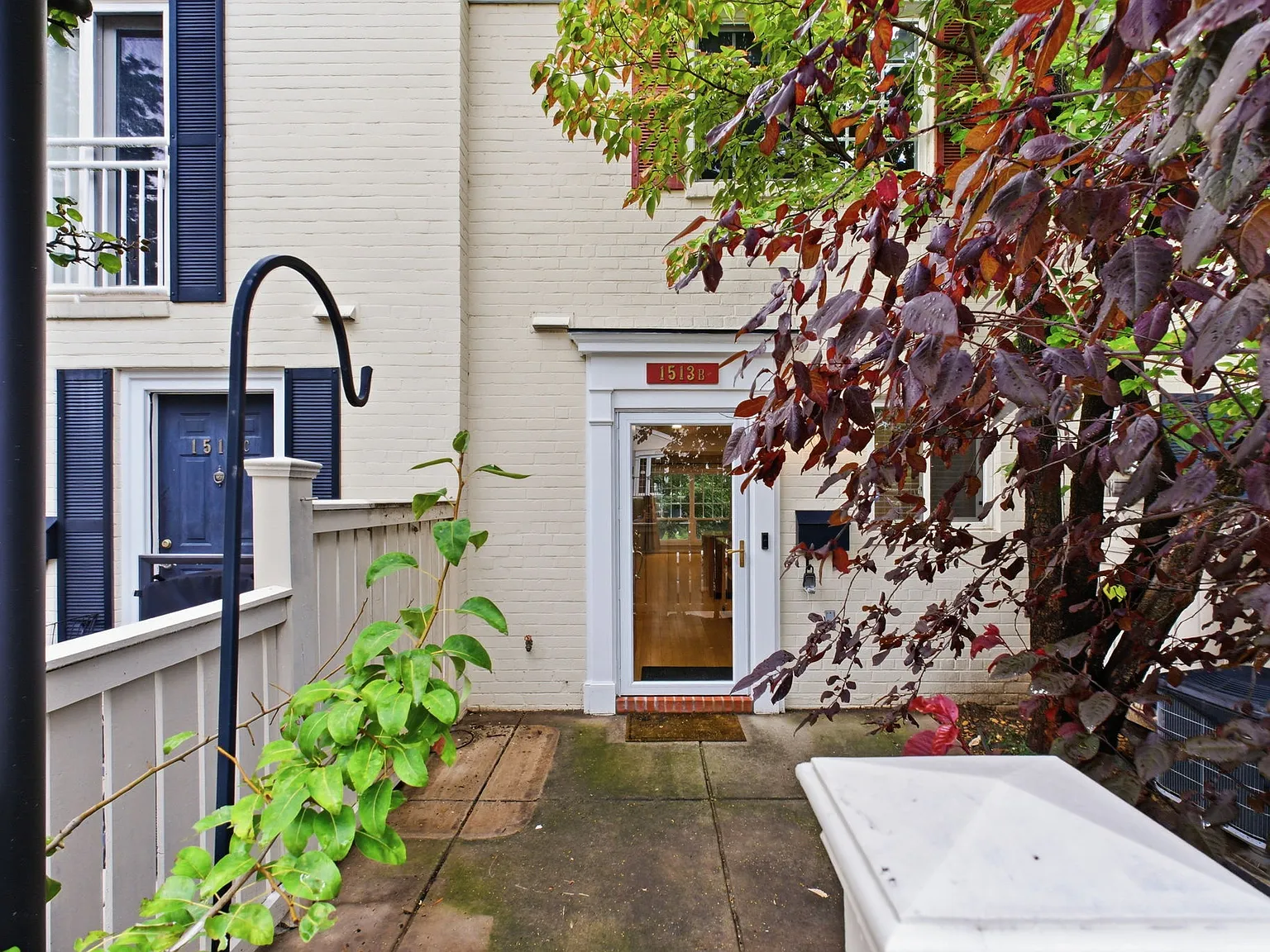 2 bed, 1.5 bath, 1060 sqft, $2,700 — Photo 3