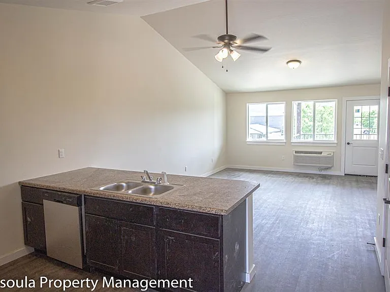 American Way Apartments — Photo 16