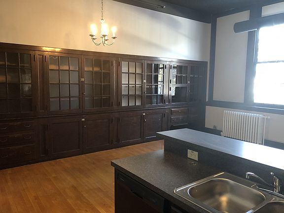 4th image of 105 N River St Suite 15