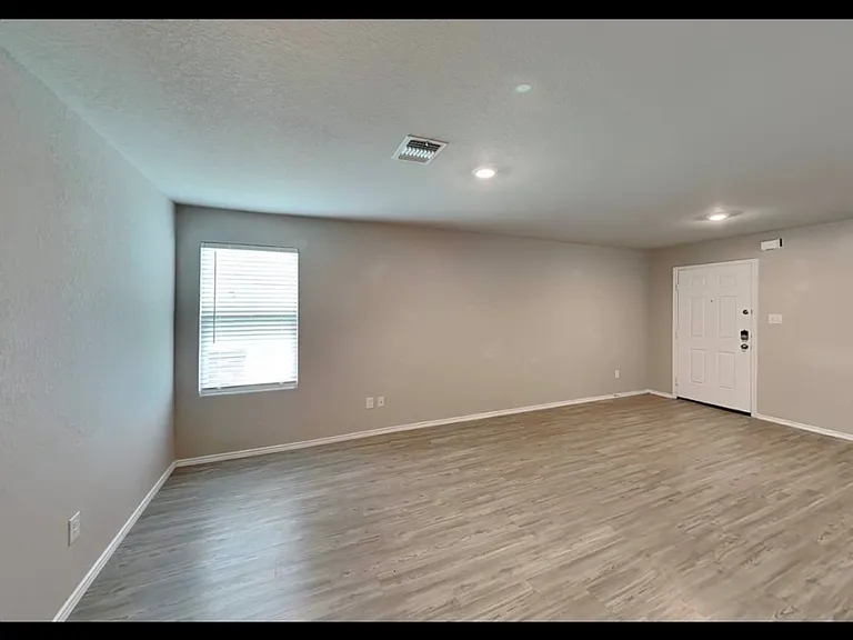 1408 Meadowlark Dr — Photo 4