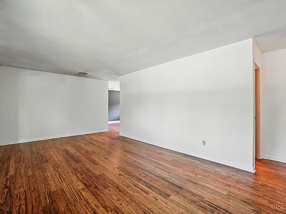 4th image of 5594 Leafwood Dr