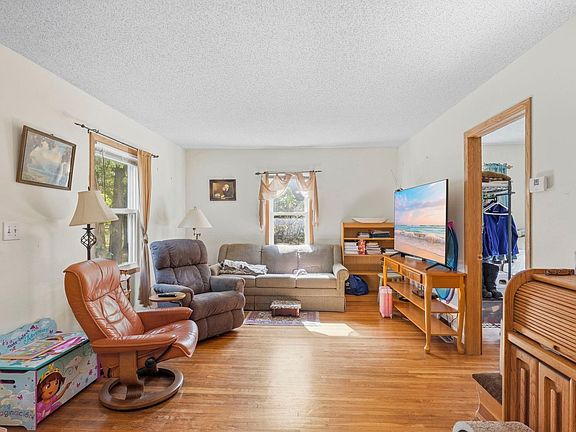 2nd image of 6648 Channel Rd NE