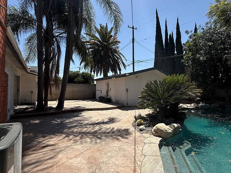 15942 Londelius St — Photo 26