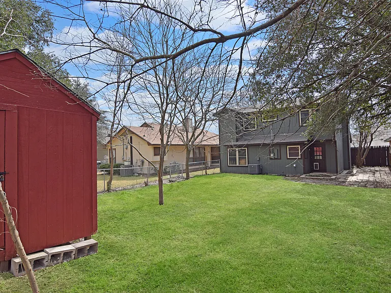 2518 Skyline Dr — Photo 17