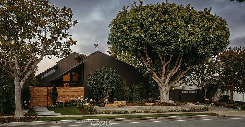 1st image of 1534 Santiago Dr