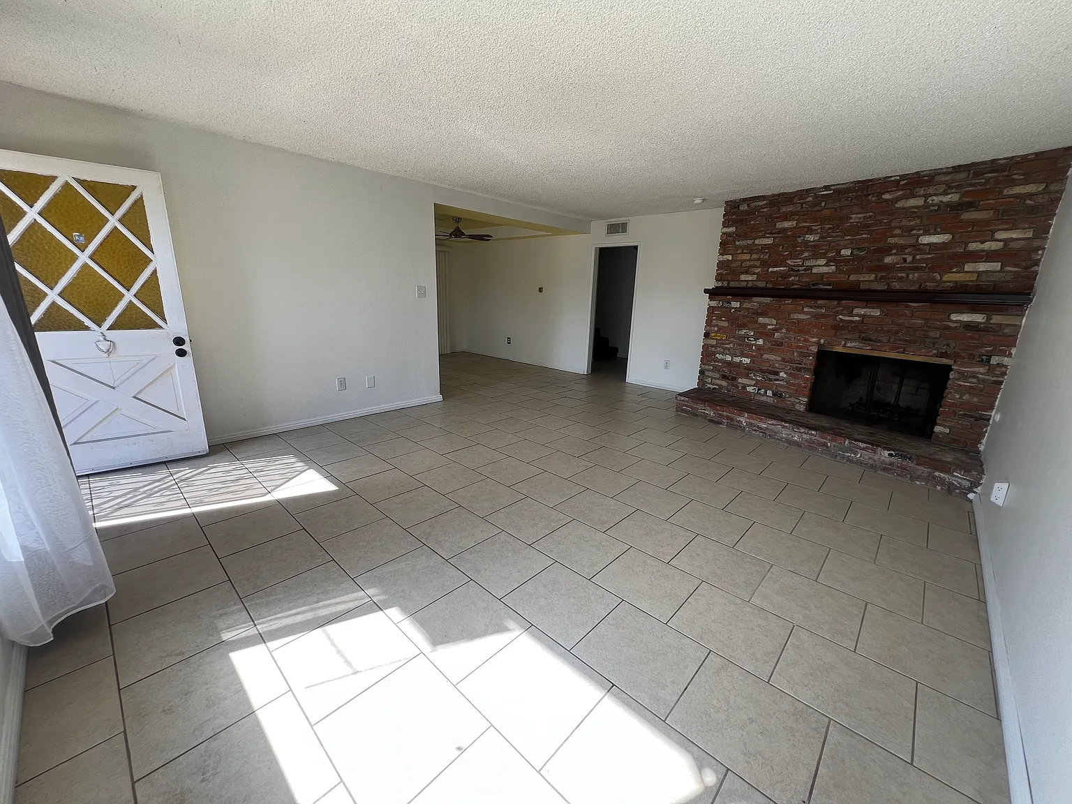 2 bed, 1.5 bath, $2,500 — Photo 2