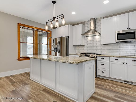 5th image of 5251 N Milwaukee Ave #2