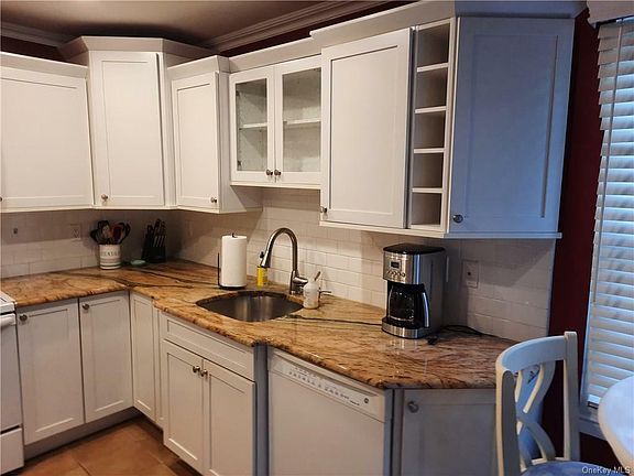 4th image of 578 Sierra Vista Ln