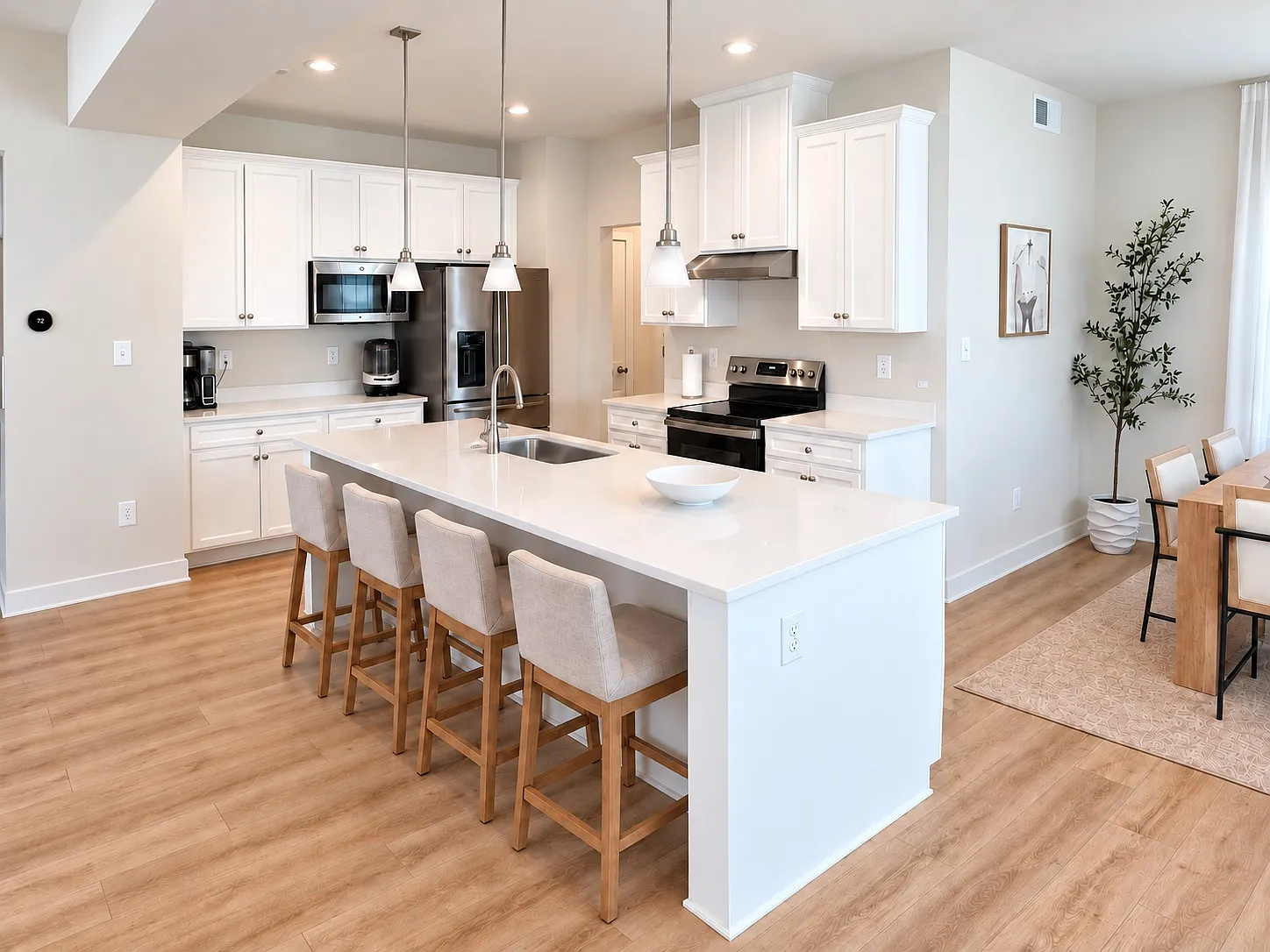 4 bed, 2.5 bath, 2444 sqft, $3,450 — Photo 4