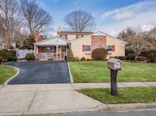 11 Bobann Dr, Nesconset, NY 11767