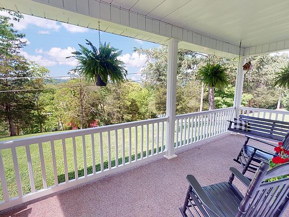 4th image of 2 Lakeview Dr