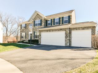 16105 Hawkwatch Ct, Woodbridge, VA 22191