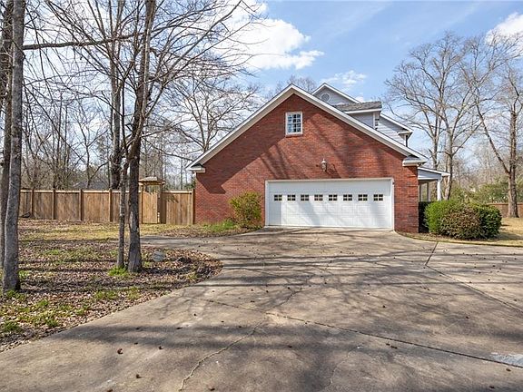4th image of 172 Lee Road 451