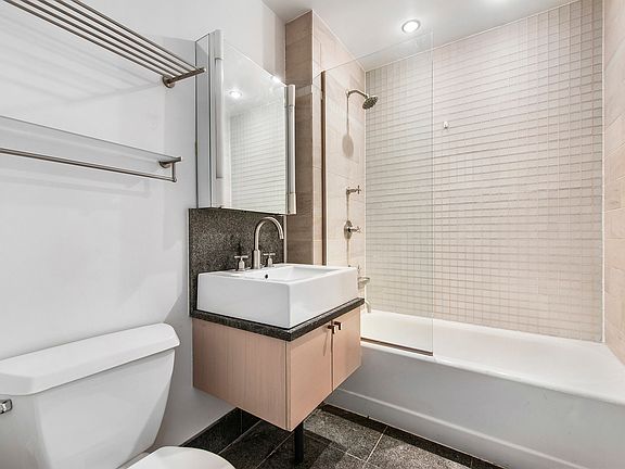 5th image of 120 Greenwich St APT 9D