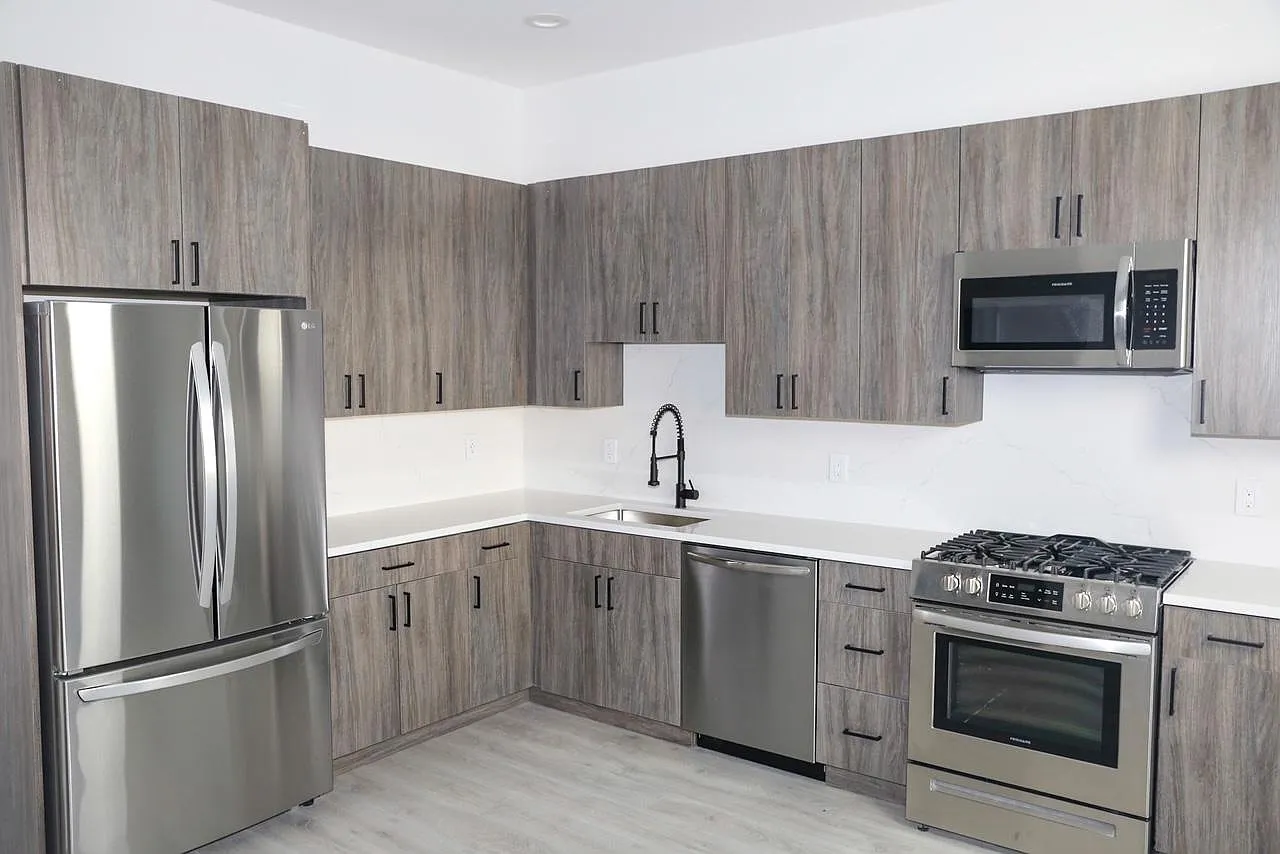 80 Roseland Ave — Photo 4