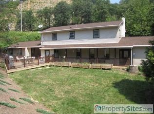 21 Laurel Blossom Ln, Milroy, PA 17063