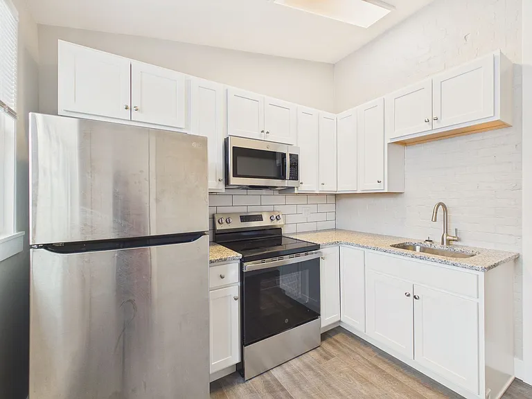 916 Green St — Photo 7