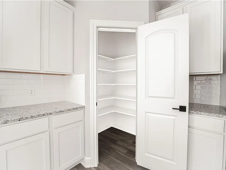 905 Calhoun Dr — Photo 13