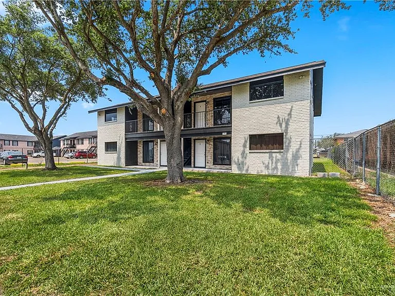 211 Gastel Cir #4 — Photo 3