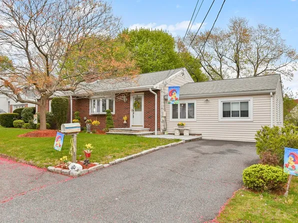40 Robinwood Rd, Dedham, MA 02026