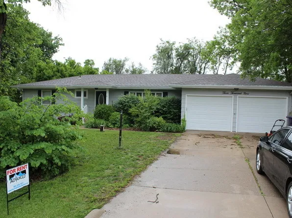 3009 Wayne Dr, Manhattan, KS 66502