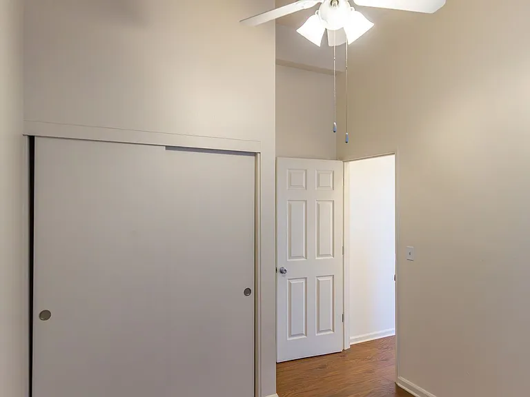 The Commodore Apartments — Photo 5
