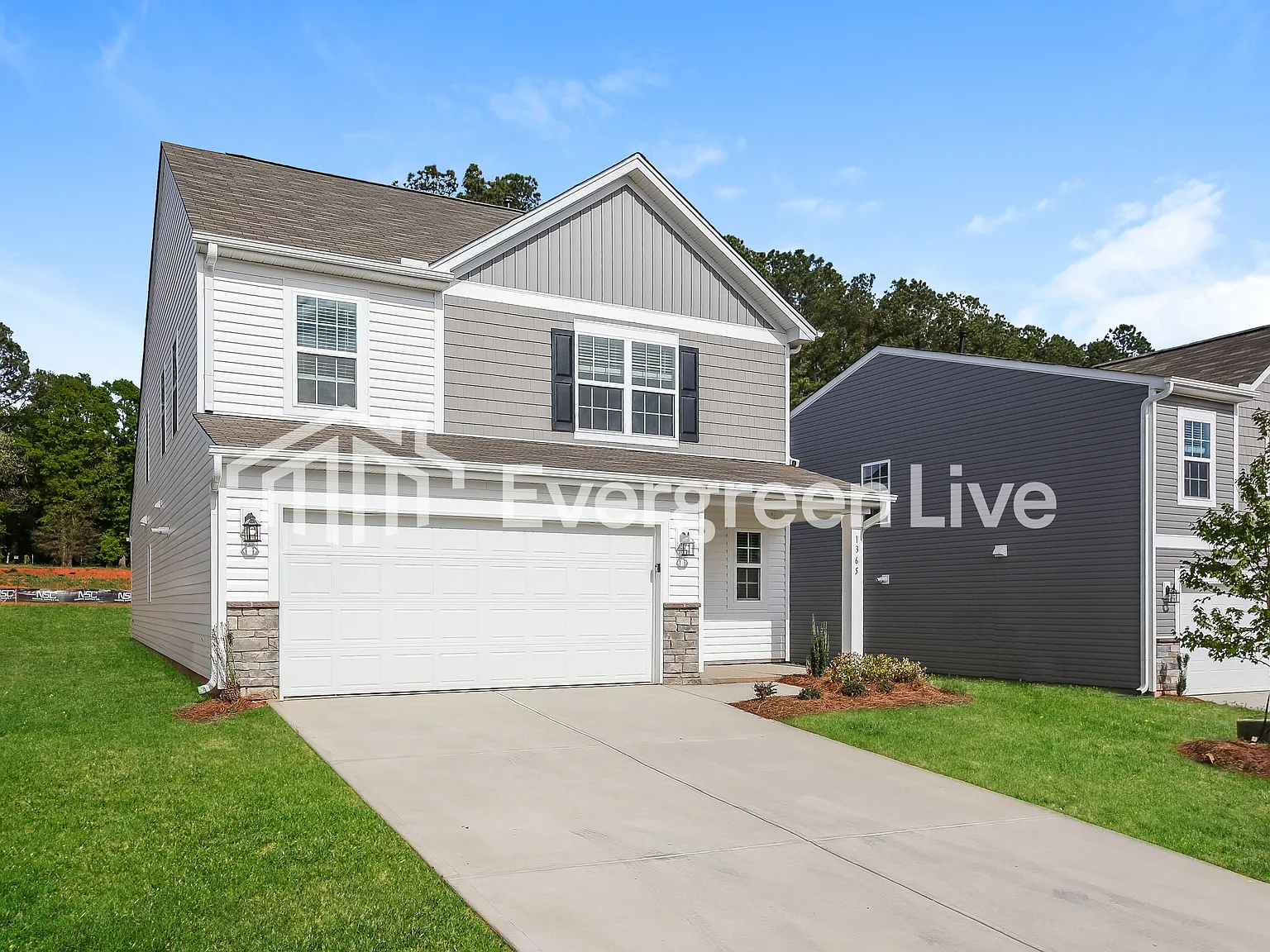 5 bed, 2.5 bath, 2306 sqft, $1,920 — Photo 2
