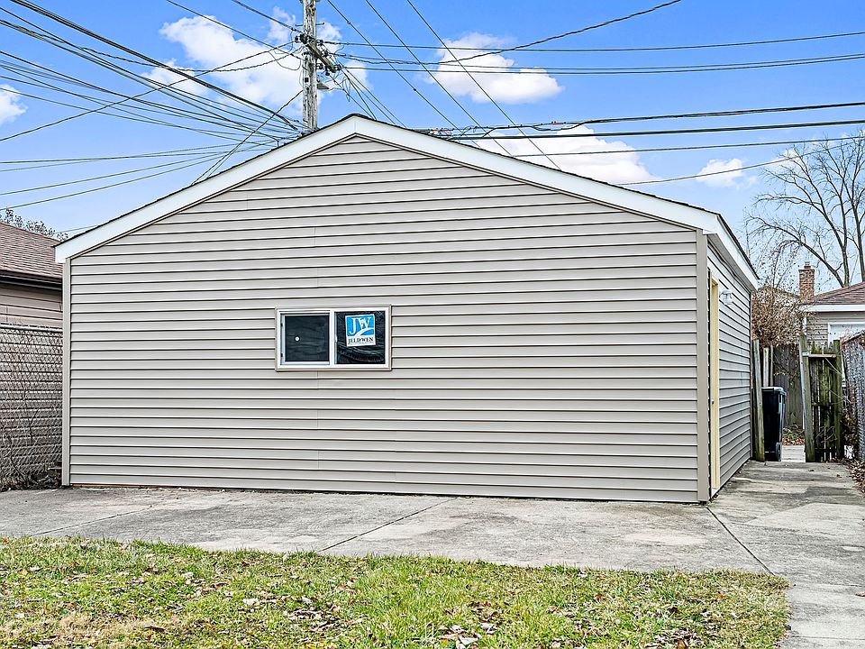 2nd image of 1015 W 108th St