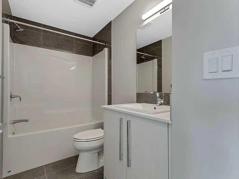 146 Creekside Dr SW #UPPER — Photo 26