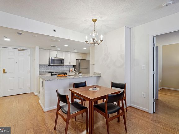 2nd image of 900 N Taylor St APT 825