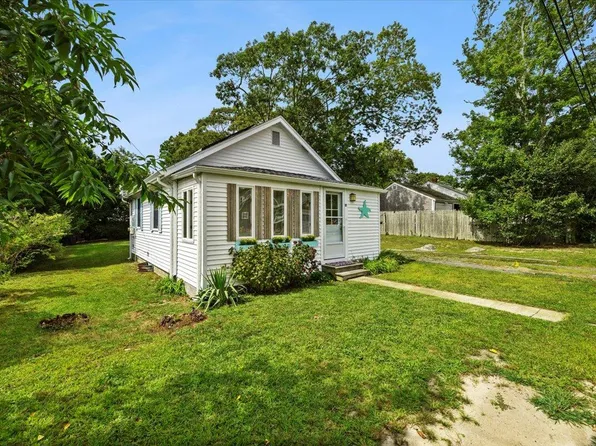 17 Buzzards Bay Avenue, Buzzards Bay, MA 02532