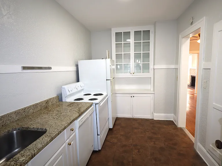 3025 Riverside Ave — Photo 10