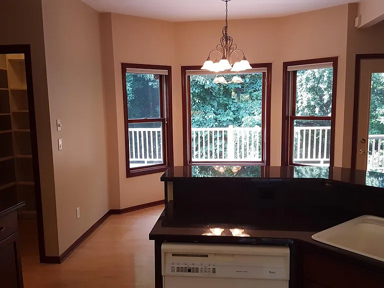 Eat-in kitchen