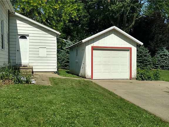 3rd image of 144 W Schultz St