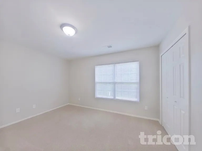2226 Buckleigh Dr — Photo 12