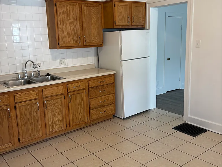 322 W Washington St — Photo 6