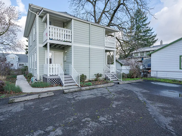 2703 E 8th St #1 — Photo 13