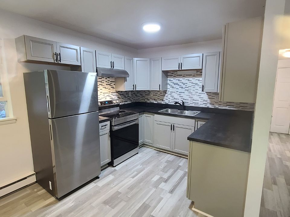 1st image of 39 Charles Smith Dr S #1