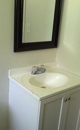 3rd image of 1621 Herrin Ave